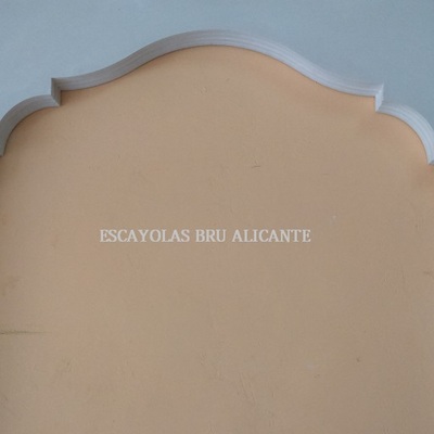 arco de escayola de 1 metro de ancho y 6,5cm de fondo, expuesto en Santa Pola