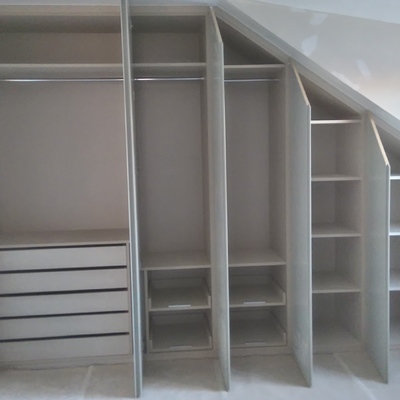 Interior armario abuhardillado