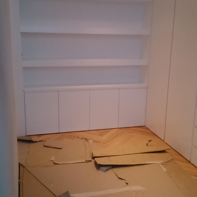 armario , mueble bajo y estanterias