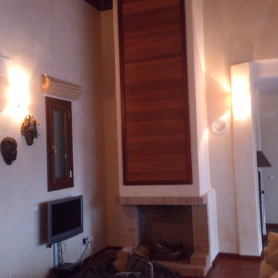 CHIMENEA CON FRONTAL FORRADO DE IPE