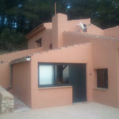 Pintura en fachada casa rustica