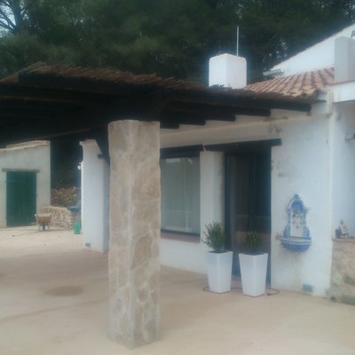 Pintura en fachada casa rustica