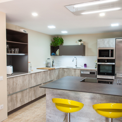 CUINA AMB TOC MODERN