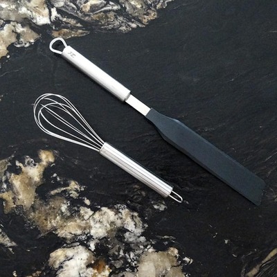 Cocina piedra natural blanca y negra