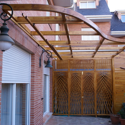 Celosia singular y pérgola