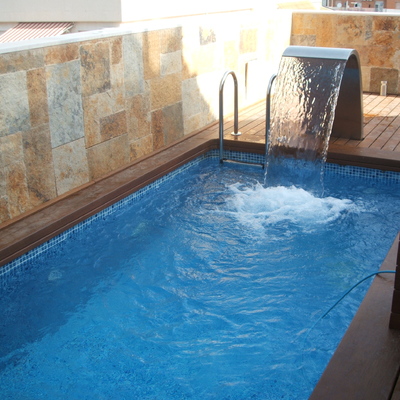 PISCINA CON FUENTE