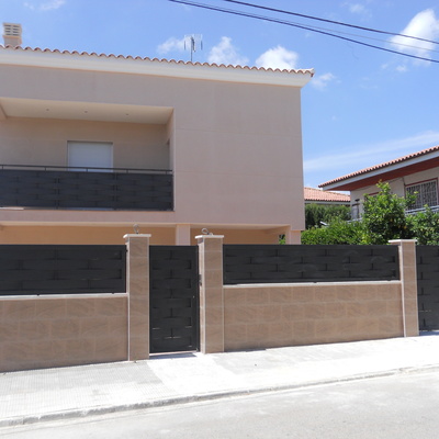 Vallas en formato de lamas entrelazadas