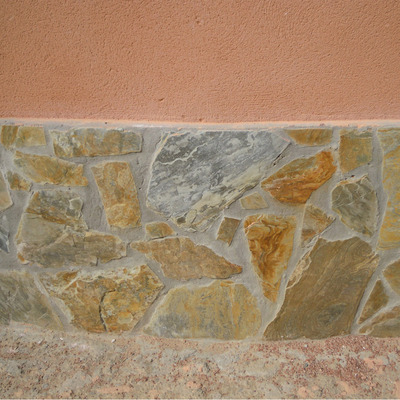 Ampliación vivienda. Zócalo.