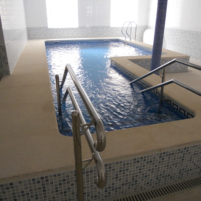 PISCINA ESTILO SPA