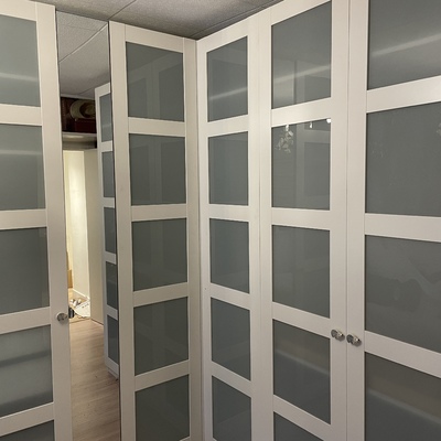 Armario vestidor en esquinero.