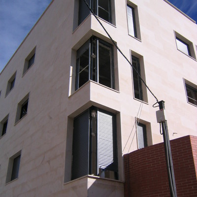 Edificio de 12 viviendas, garajes y trasteros en Olvega