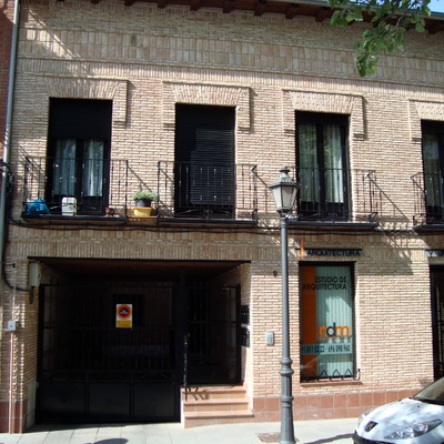 Edificio de 5 viviendas, local garaje y trasteros