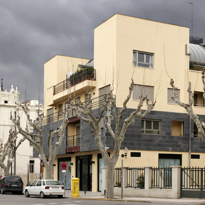 Edificio de viviendas, locales y garajes en Calle del Parque 3