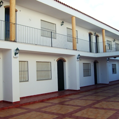 EDIFICIO DE VIVIENDAS Y GARAJES