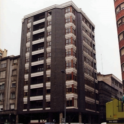edificio en la calle San Fernando.