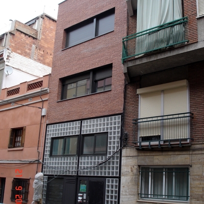 EDIFICIO ENTRE MEDIANERAS DE 3 VIVIENDAS
