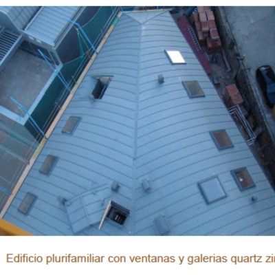 Edificio plurifamiliar con ventanas y galerias quartz zinc