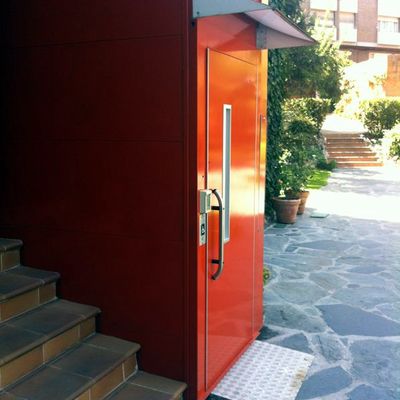 Embarque exterior plataforma elevadora Aritco