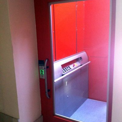 Embarque interior plataforma elevadora Aritco