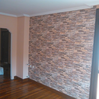 Empapelado de pared del salón.