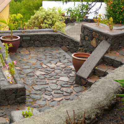 empedrado paterre y escaleras 