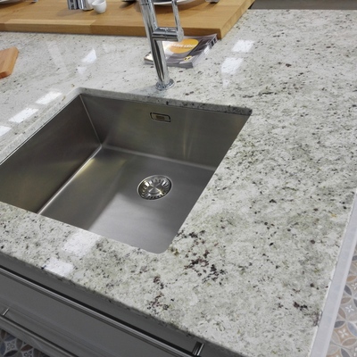 Isla de cocina en granito