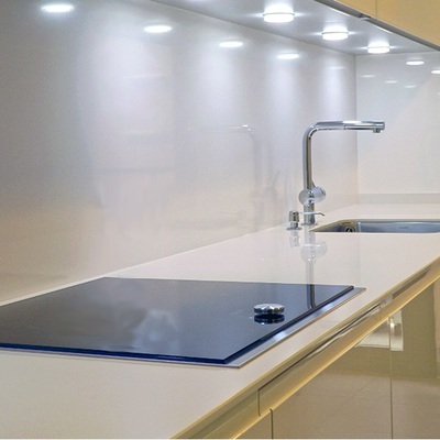 Encimera y pared en Silestone Blanco Zeus