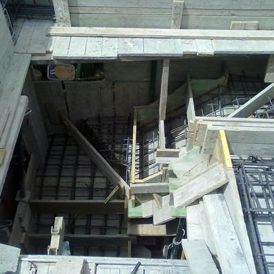 Encofrado escalera hormigon apeldañada "in situ"