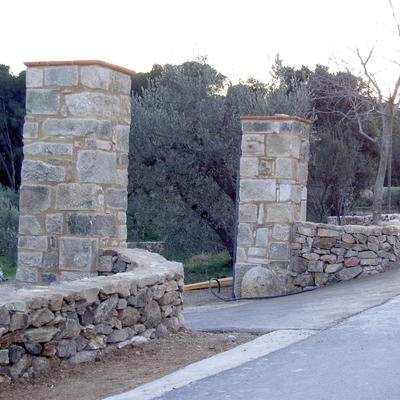entrada masía