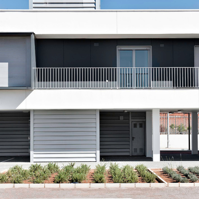 Equipamiento y edificio residencial