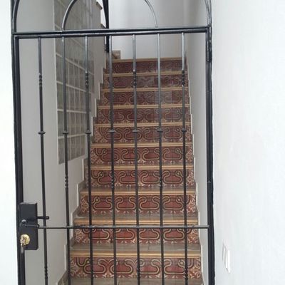 Escalera con frente de hidráulico restaurado