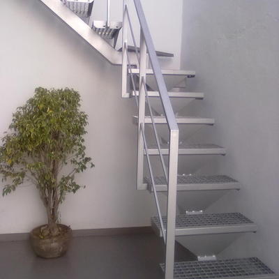 ESCALERA ACCESO TERRAZA