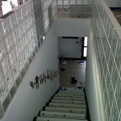 escalera con paves, de pasamanos, obra nueva