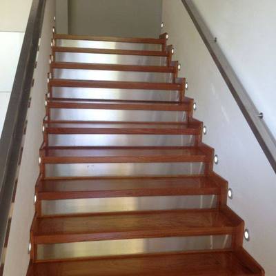 ESCALERA DE JATOBA CON ACERO INOX Y LEDS