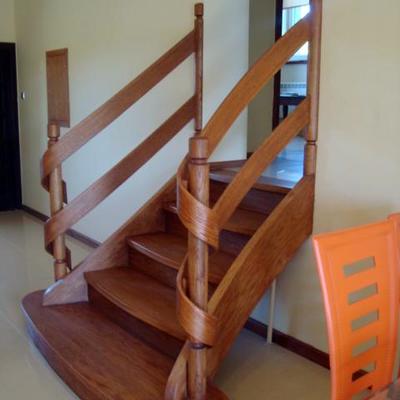 ESCALERA DE MADERA.