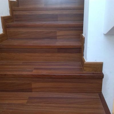 escalera de parquet