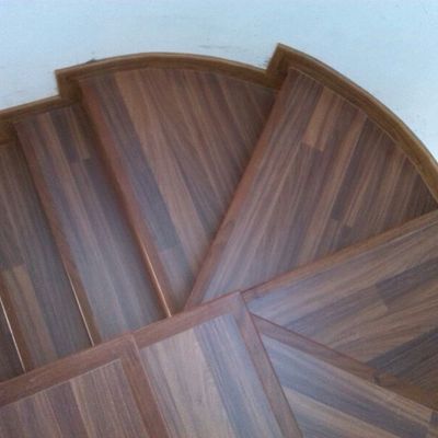 escalera de parquet
