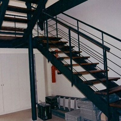 escalera exterior dos tramos