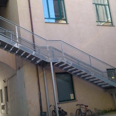 Escalera galvanizada
