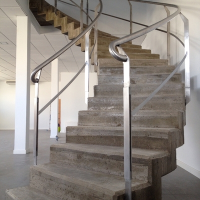Escalera Hormigón Visto de Oficinas