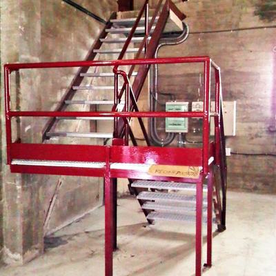 Escaleras auxiliares y barandillas