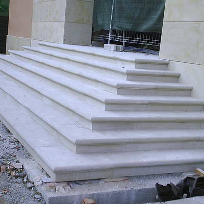 Escaleras en piedra natural