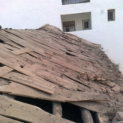 Estado de la estructura de madera después del desescombro