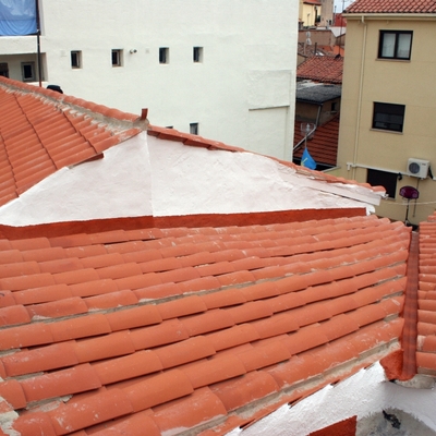 Estado reformado de la cubierta del edificio comunitario