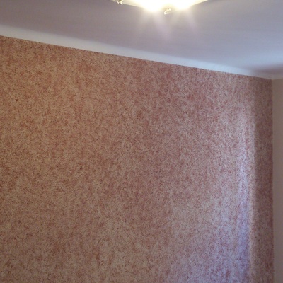 Estampado en pared de dormitorio