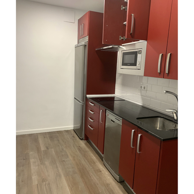 Cocina de una reforma integral de un piso turístico