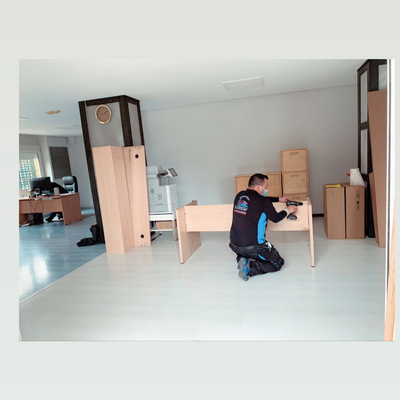 DESMONTAJE DE MESA DE OFICINA