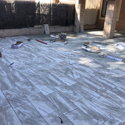 Colocacion de suelo exterior antideslizante