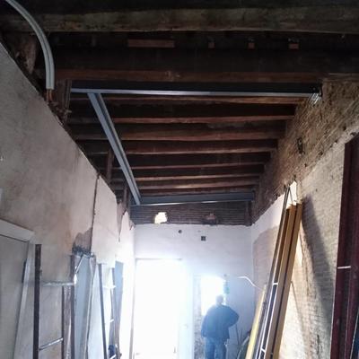 Soldadura de una viga de hierro