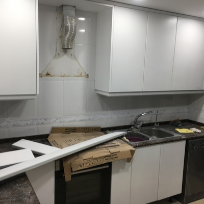 Cocina lacada y acabada